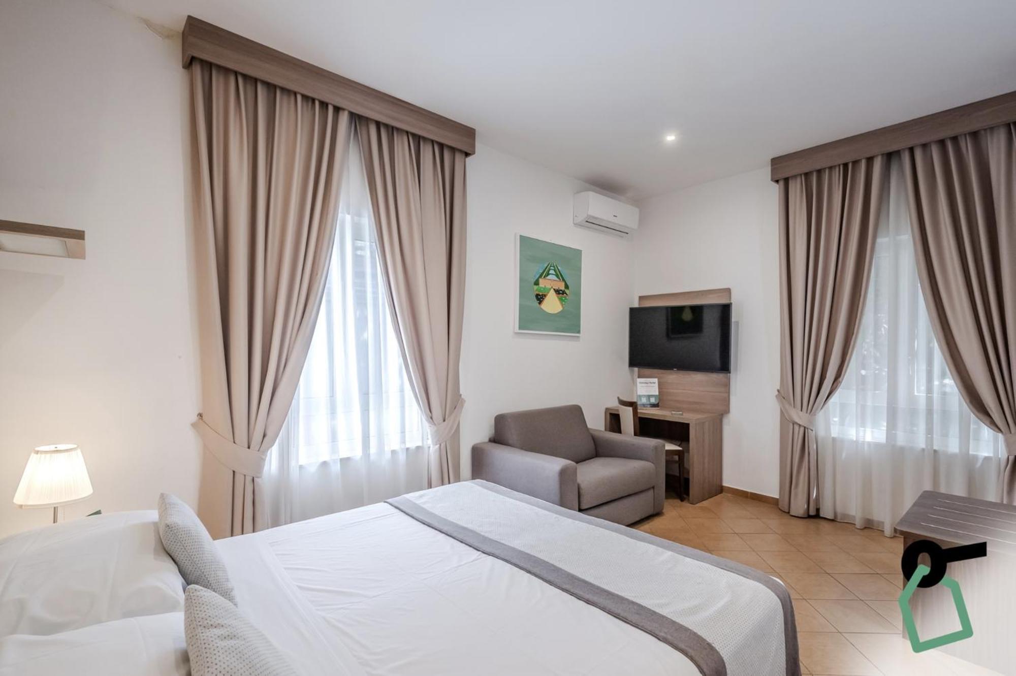 Hotiday Room Collection - Napoli Residenza Scarlatti Nápoles Exterior foto