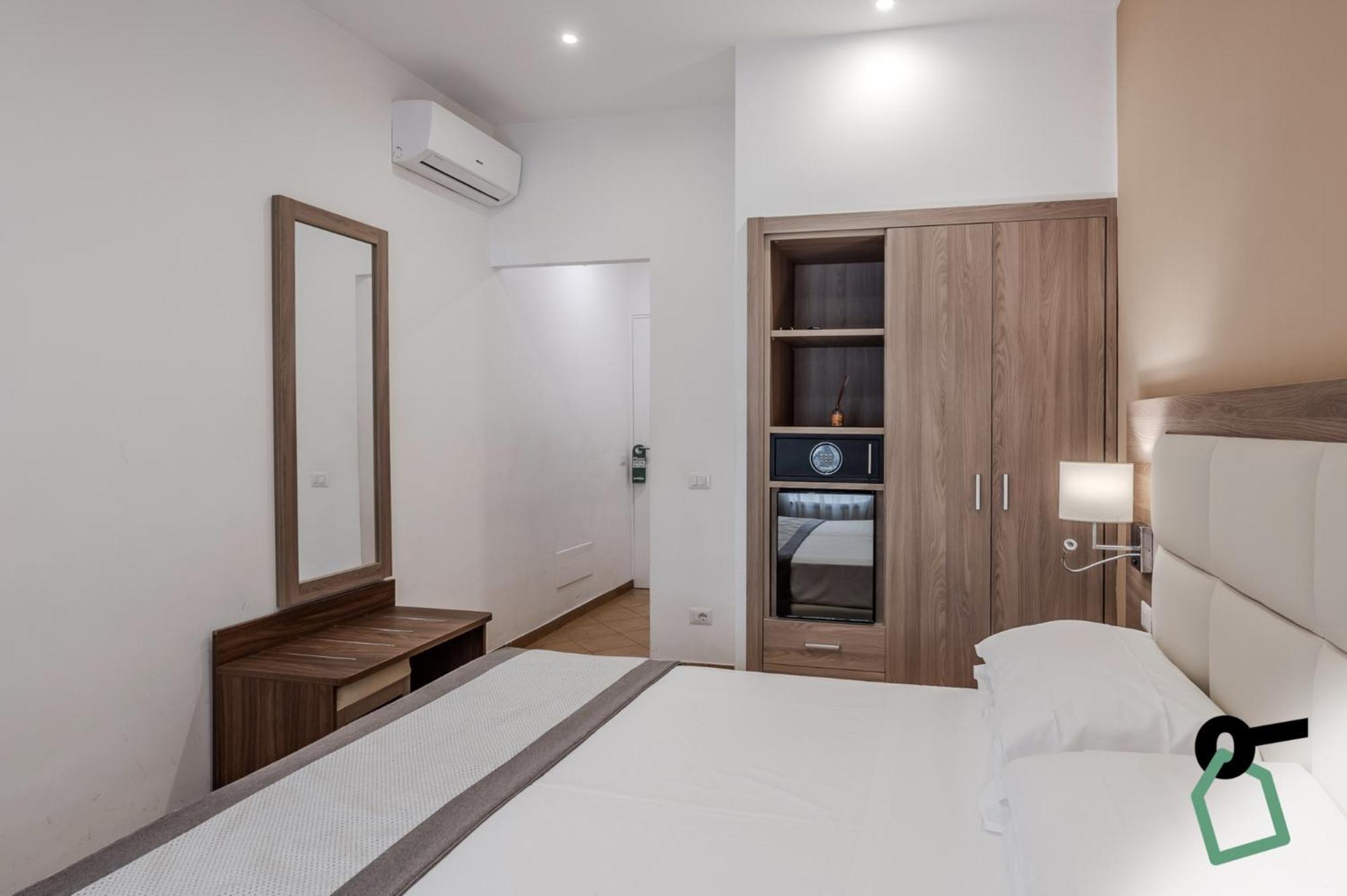 Hotiday Room Collection - Napoli Residenza Scarlatti Nápoles Exterior foto